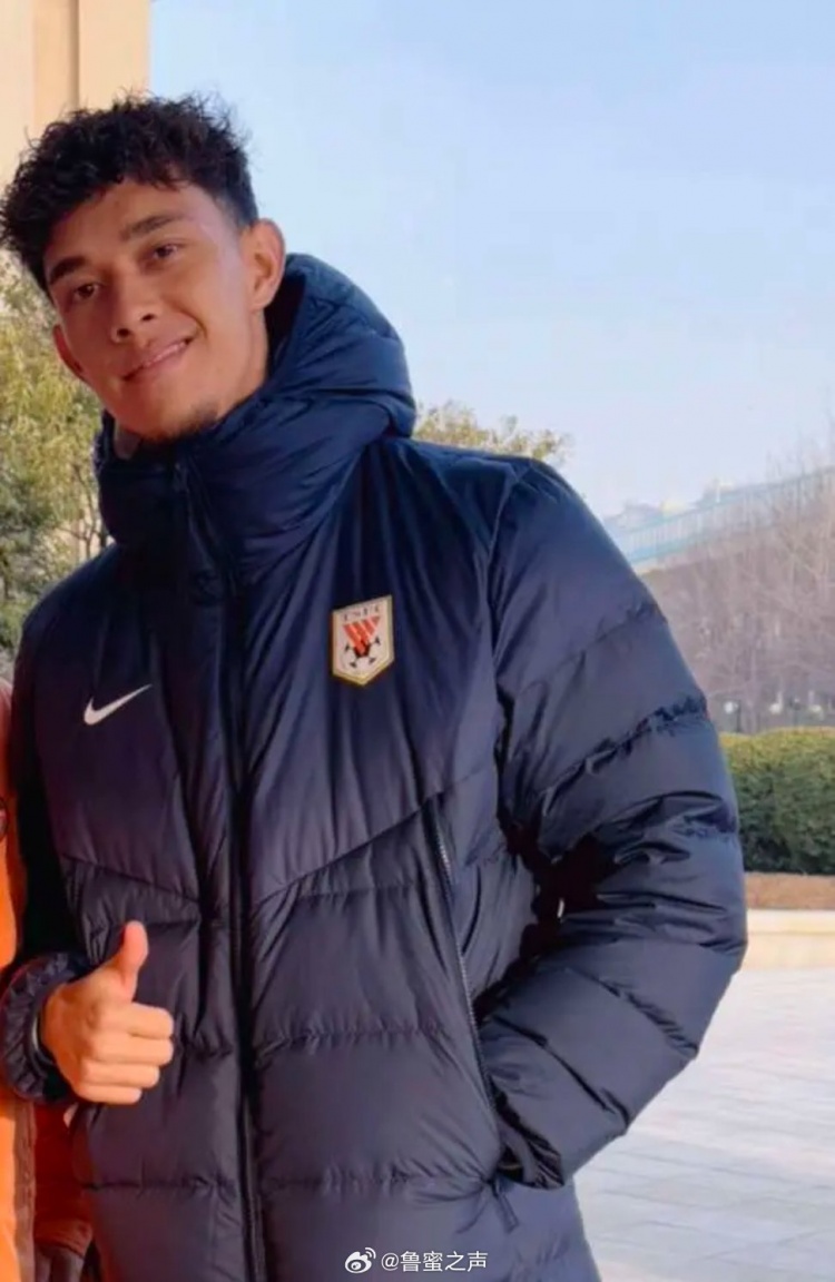 博主:泰山隊新援李小恒已抵達俱樂(lè )部,明天將隨隊登泰山祈福