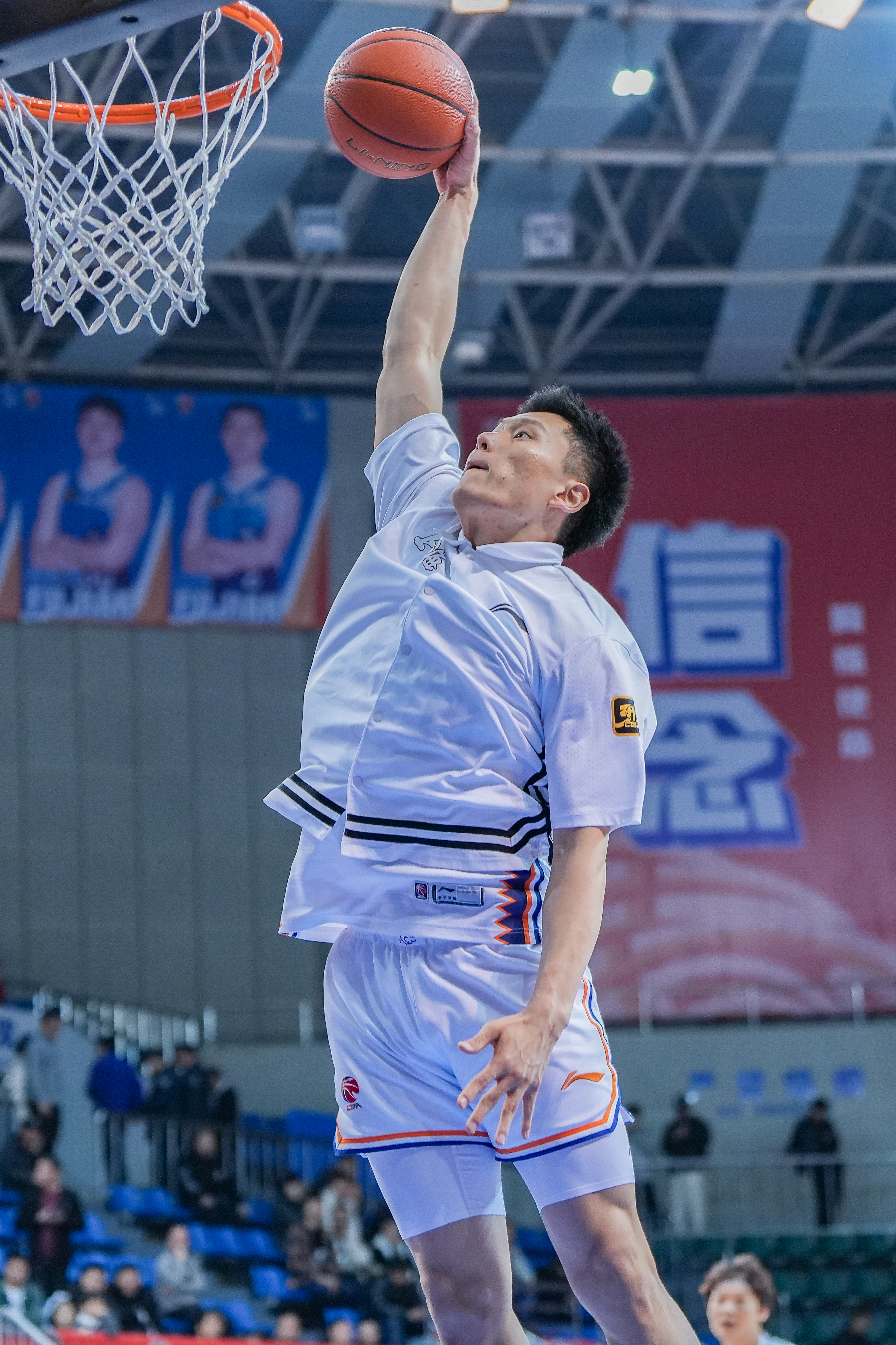  持續漲球！上海男籃“李花”組合—李弘權、李添榮