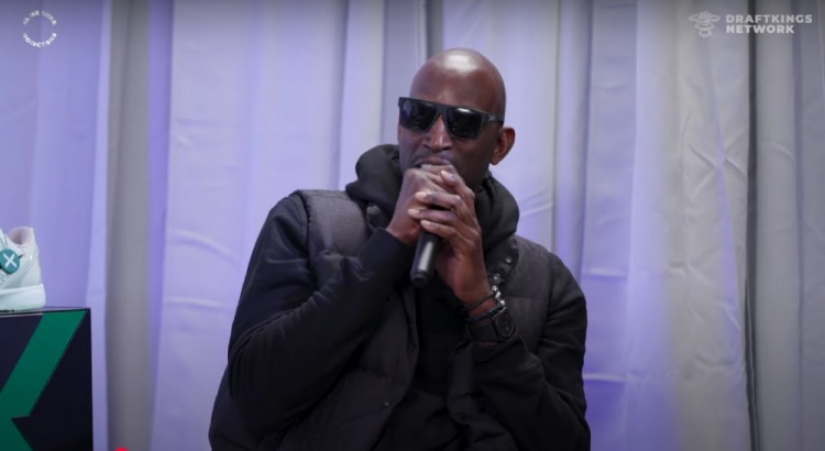  KG：00年在奧運村1萬(wàn)個(gè)避孕套30秒就搶光了 NBA不讓我們在那過(guò)夜