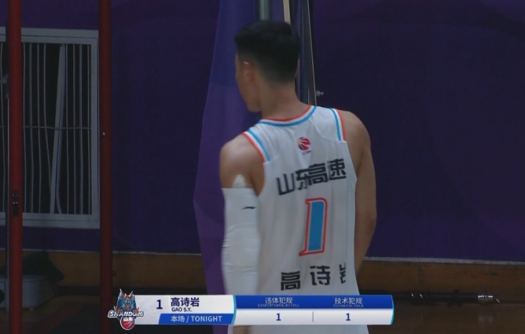  提前打卡！高詩(shī)巖拉倒孟子凱吃到違體犯規 累計技犯+違體被驅逐