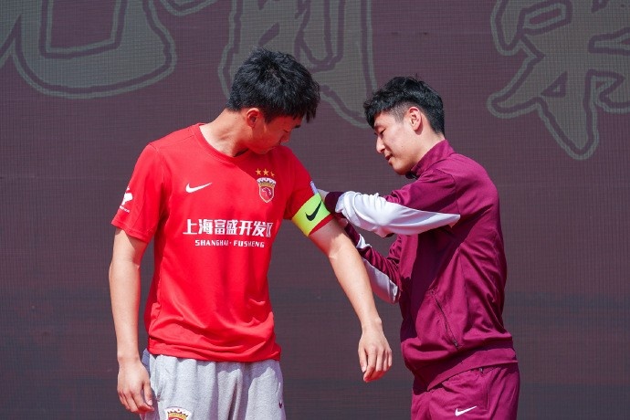  海港跟隊：武磊出席海港富盛經(jīng)開(kāi)隊新賽季中乙出征儀式
