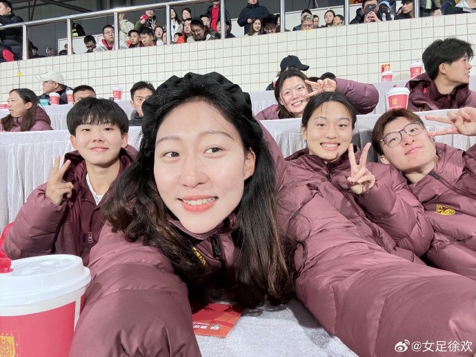  女足門(mén)將徐歡社媒曬觀(guān)看中甲等照片：每天都在青青草地上歡快踏青