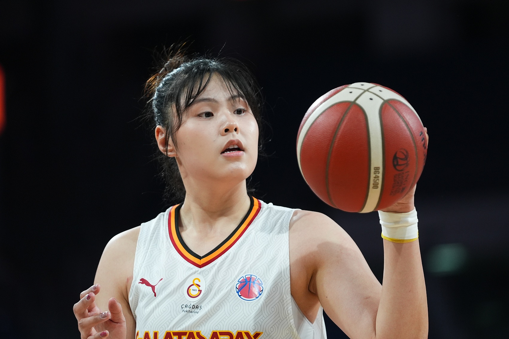穩定高效!李月汝9中6得到18分10板1助2斷1帽 罰球6中6