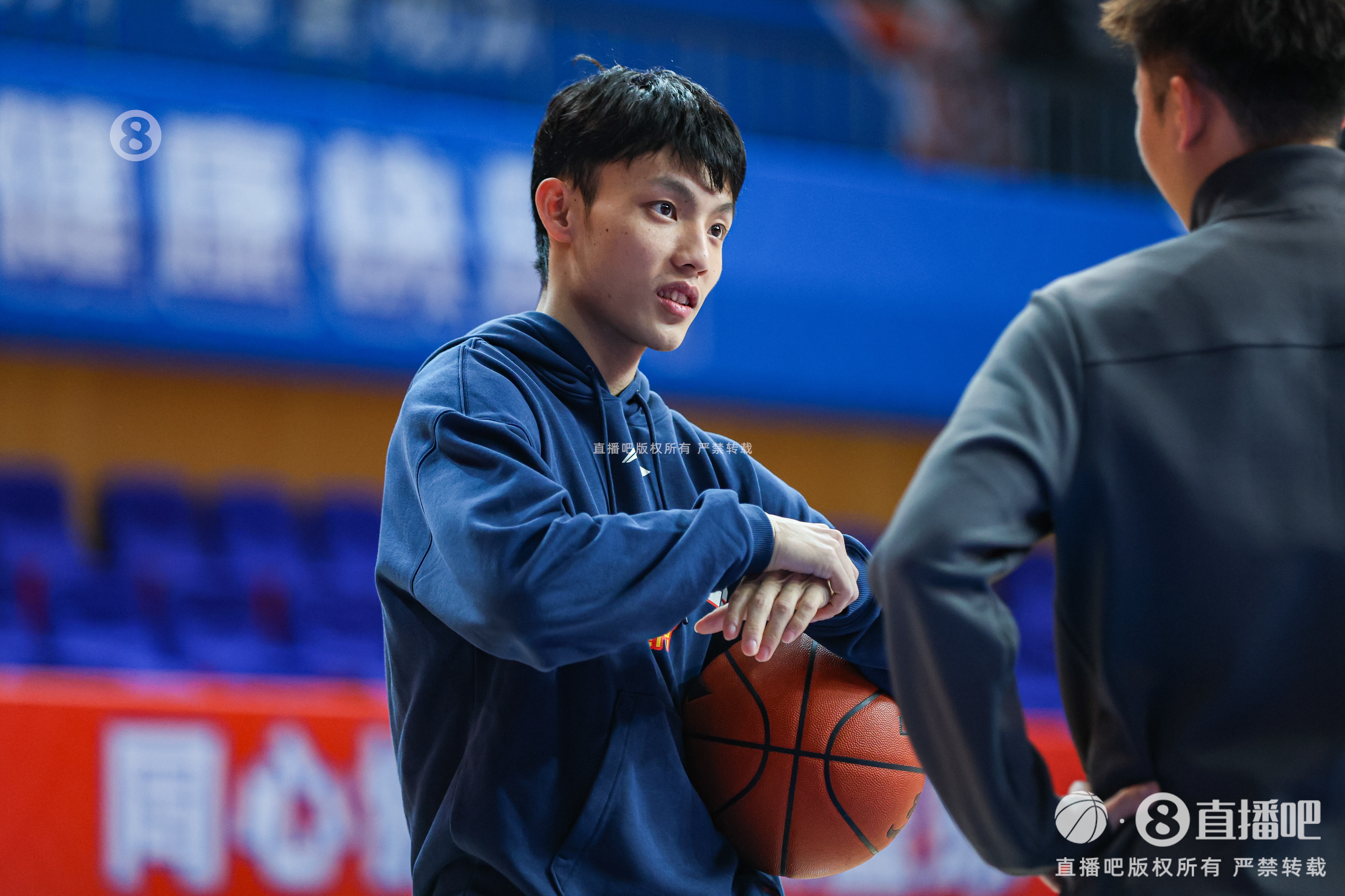  徐杰回應“搓澡”防守：那不然我們小個(gè)怎么防 就得主動(dòng)去騷擾球